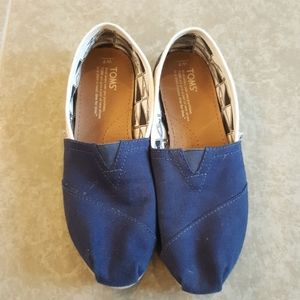 Toms university navy and white slip-ons W7